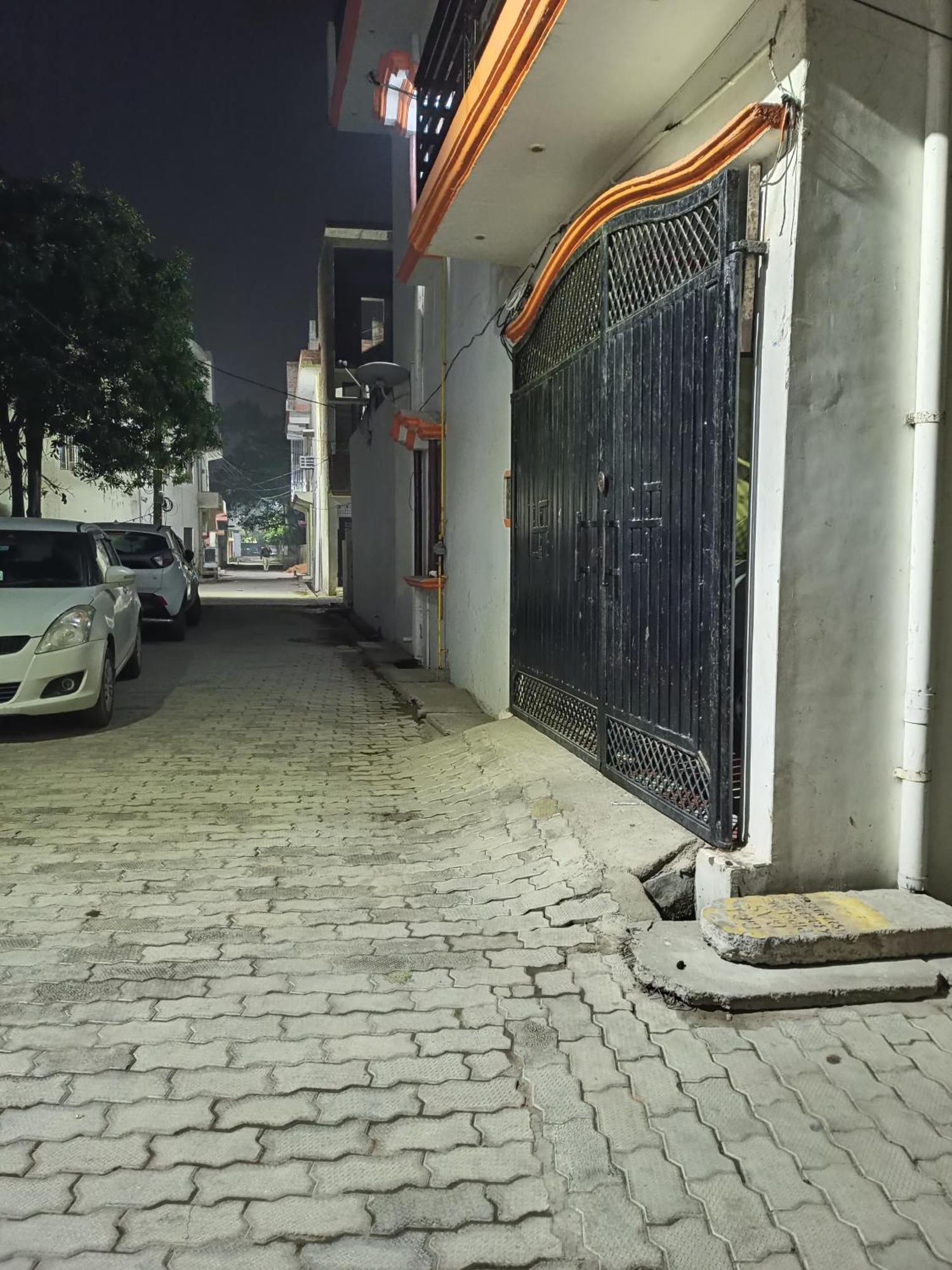 Girija Shail Bhavan Ayodhya Exterior photo
